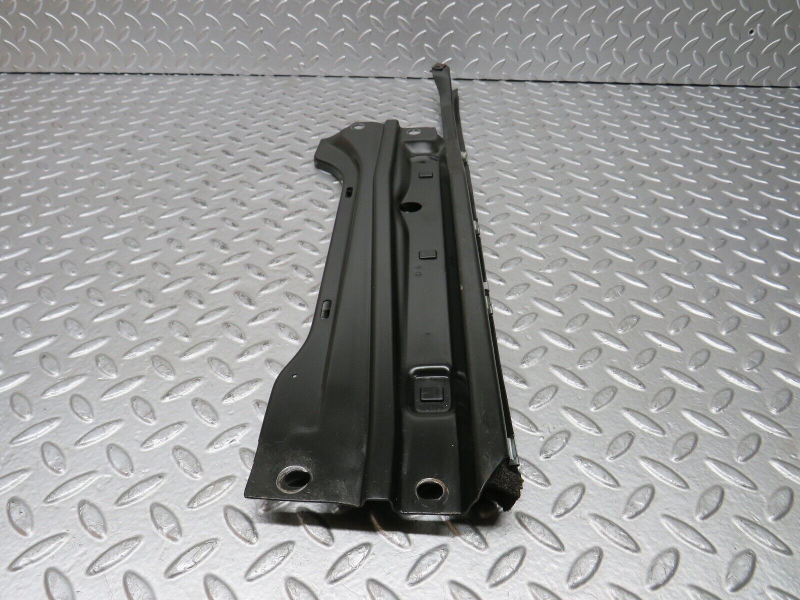 28989 Mercedes-Benz C124 320CE Coupe Rear Window Channel Support Right Side