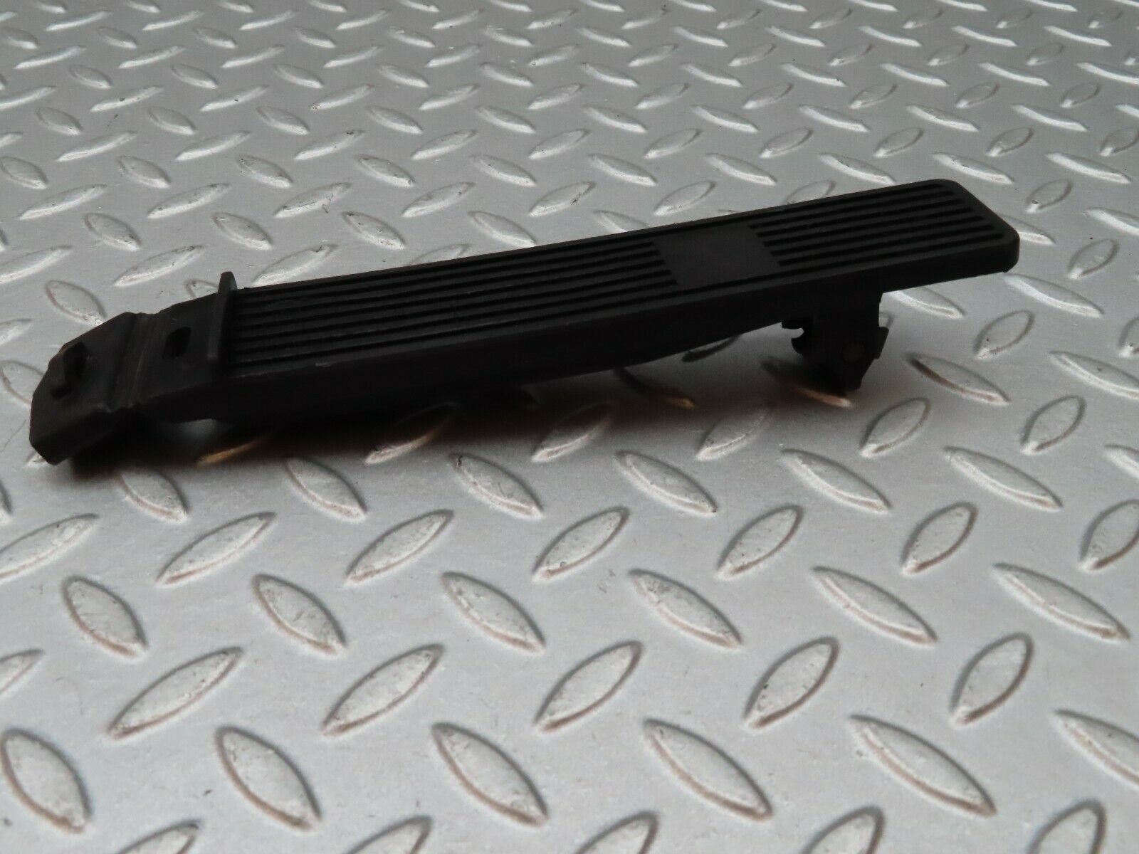 3994 Mercedes-Benz S123 200T Wagon Accelerator Gas Pedal