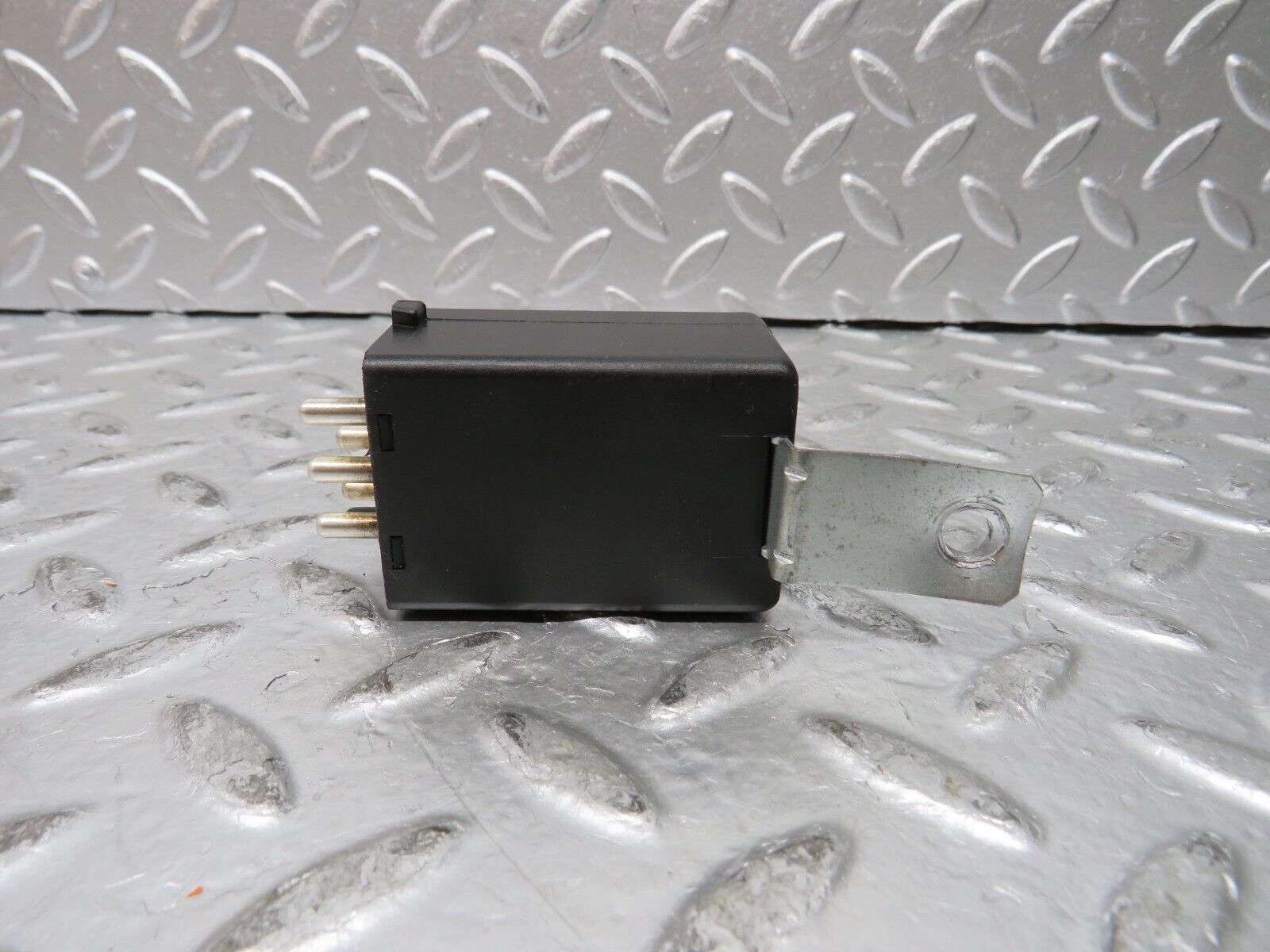 27193 Mercedes-Benz W123 280E Rear Heated Window Relay 1078200010