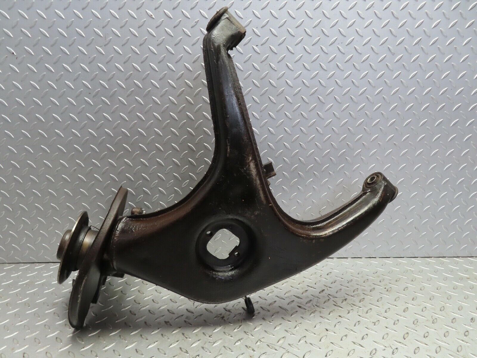 20450 Mercedes-Benz W114 280CE Coupe Control Arm Rear Right 1153571305