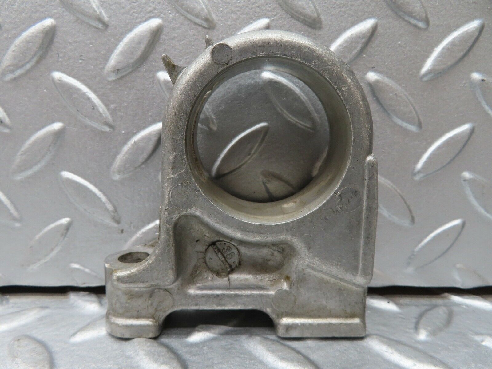 17726 Mercedes-Benz W116 450SEL Camshaft Tower Bearing 1160514312