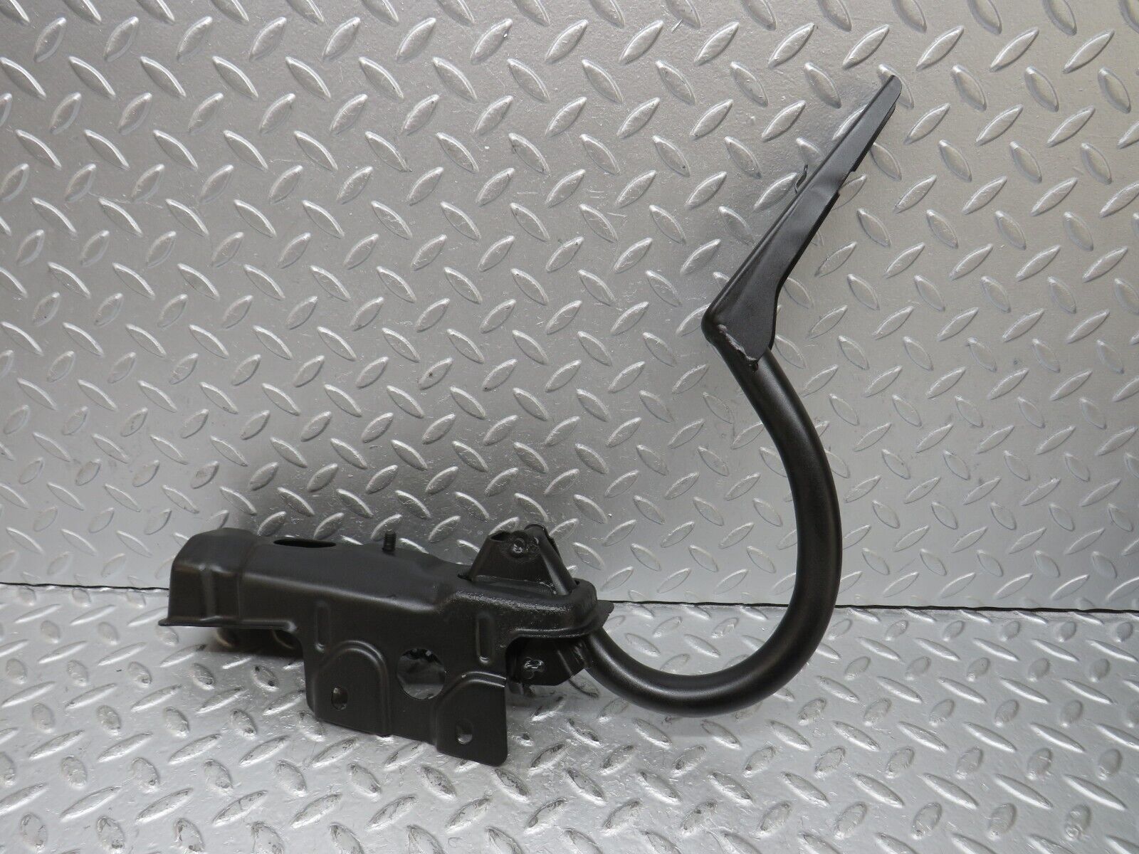 36316 Mercedes-Benz W126 420SE Trunk Hinge Left Side