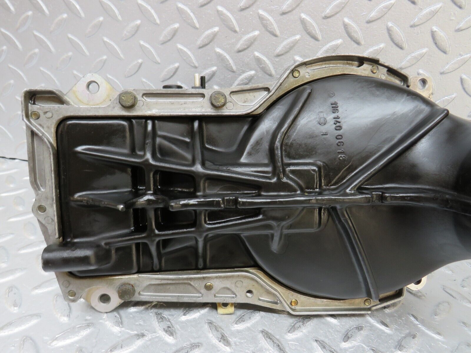 37118 Mercedes-Benz C126 420SEC Coupe Air Flow Mass Meter Sensor 0438121037