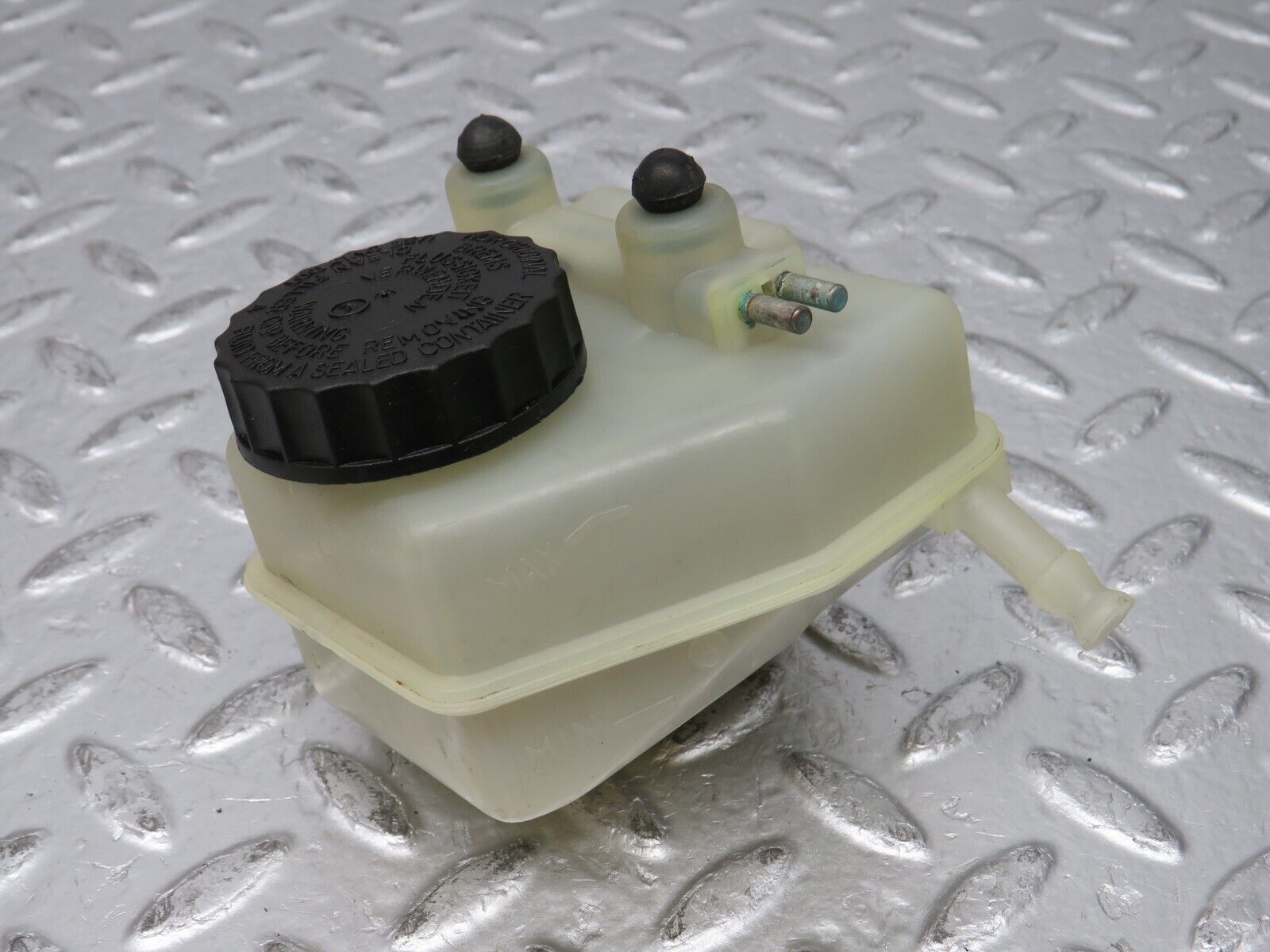 31811 Mercedes-Benz W201 190LE 1.8L Brake Fluid Reservoir Tank DBA