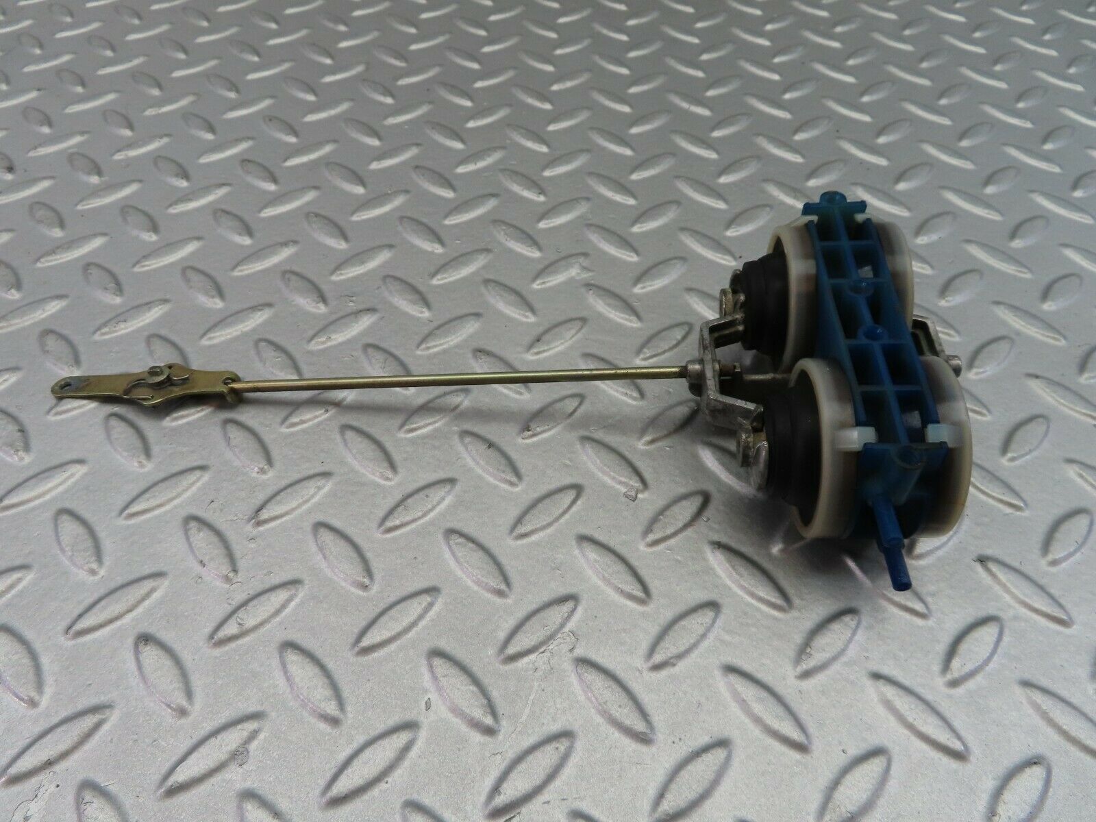 7353 Mercedes-Benz W116 450SE Door Lock Vacuum Actuator Front Right