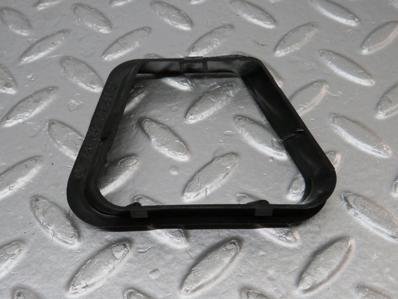 34319 Mercedes-Benz C126 380SEC Seat Belt Presenter Cover Trim 1266920259