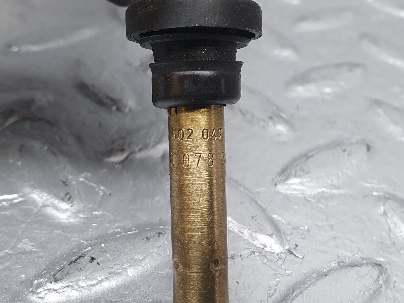 41033 Mercedes-Benz W126 300SE Fuel Injector Bosch 0000785623 0437502047