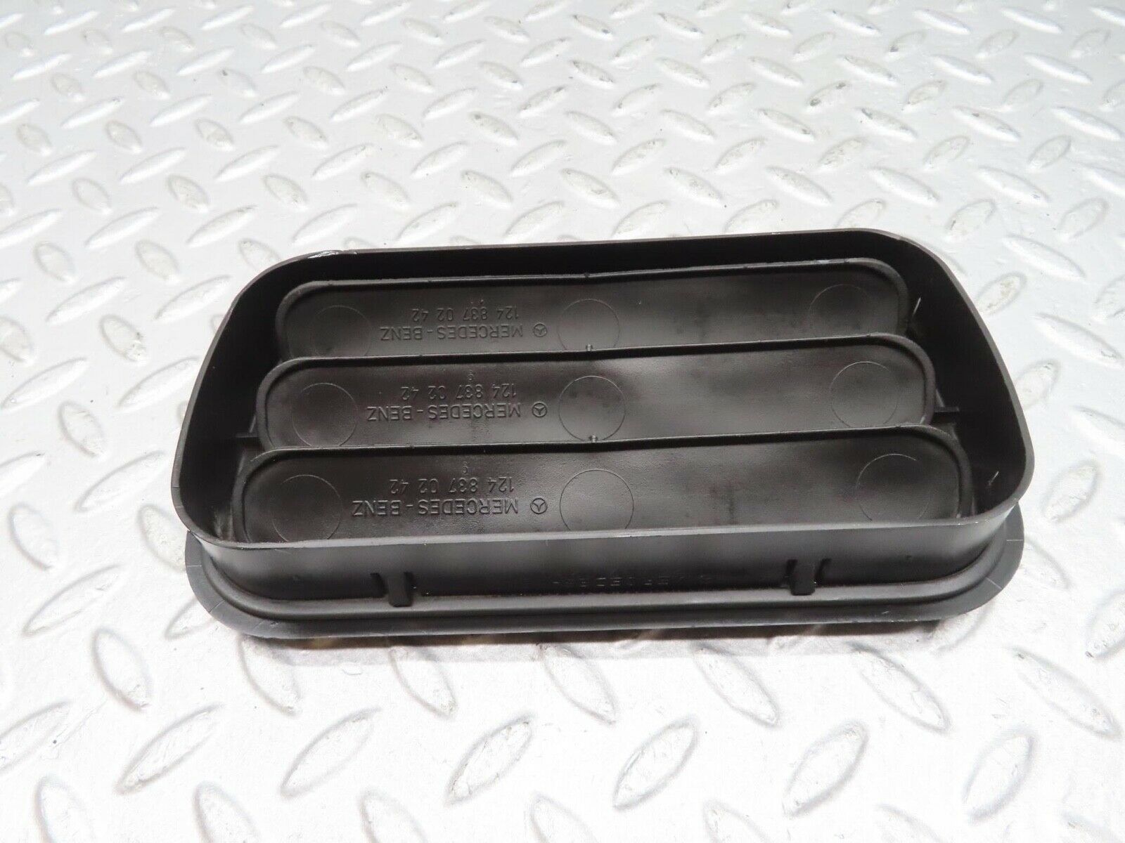 16202 Mercedes-Benz W124 260E Rear Air Intake Vent 1248370230