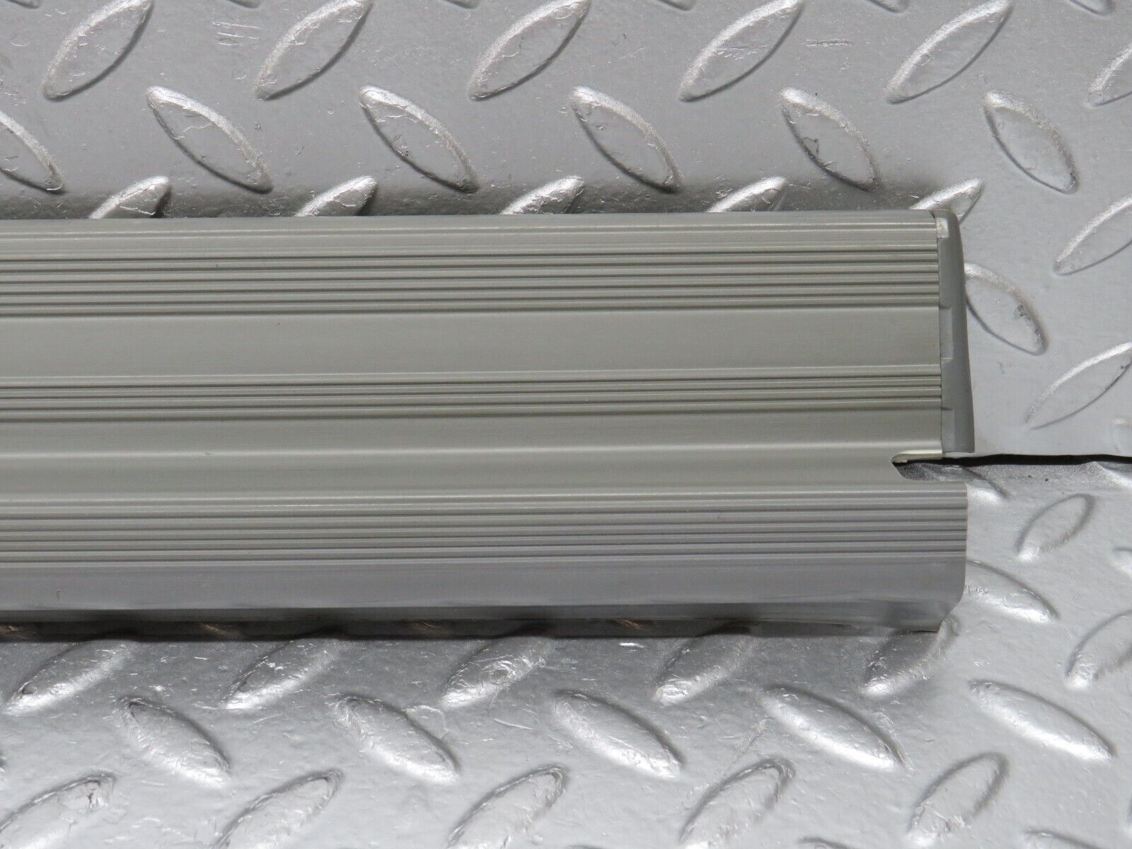 32320 Mercedes-Benz S124 300TE Wagon Front Right Door Sill Trim