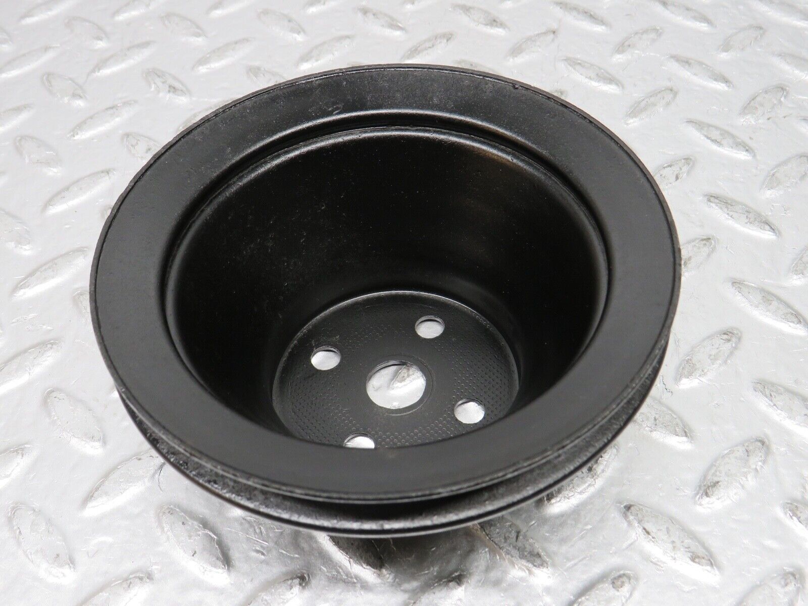 0395 Mercedes-Benz W123 220D Water Pump Pulley