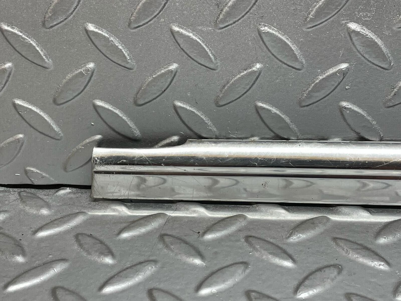 40517 Mercedes-Benz W108 Front Right Door Window Chrome Trim