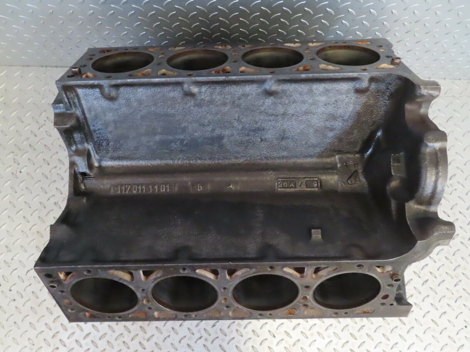 17827 Mercedes-Benz W116 450SEL Engine Block 1170111101 M117.986