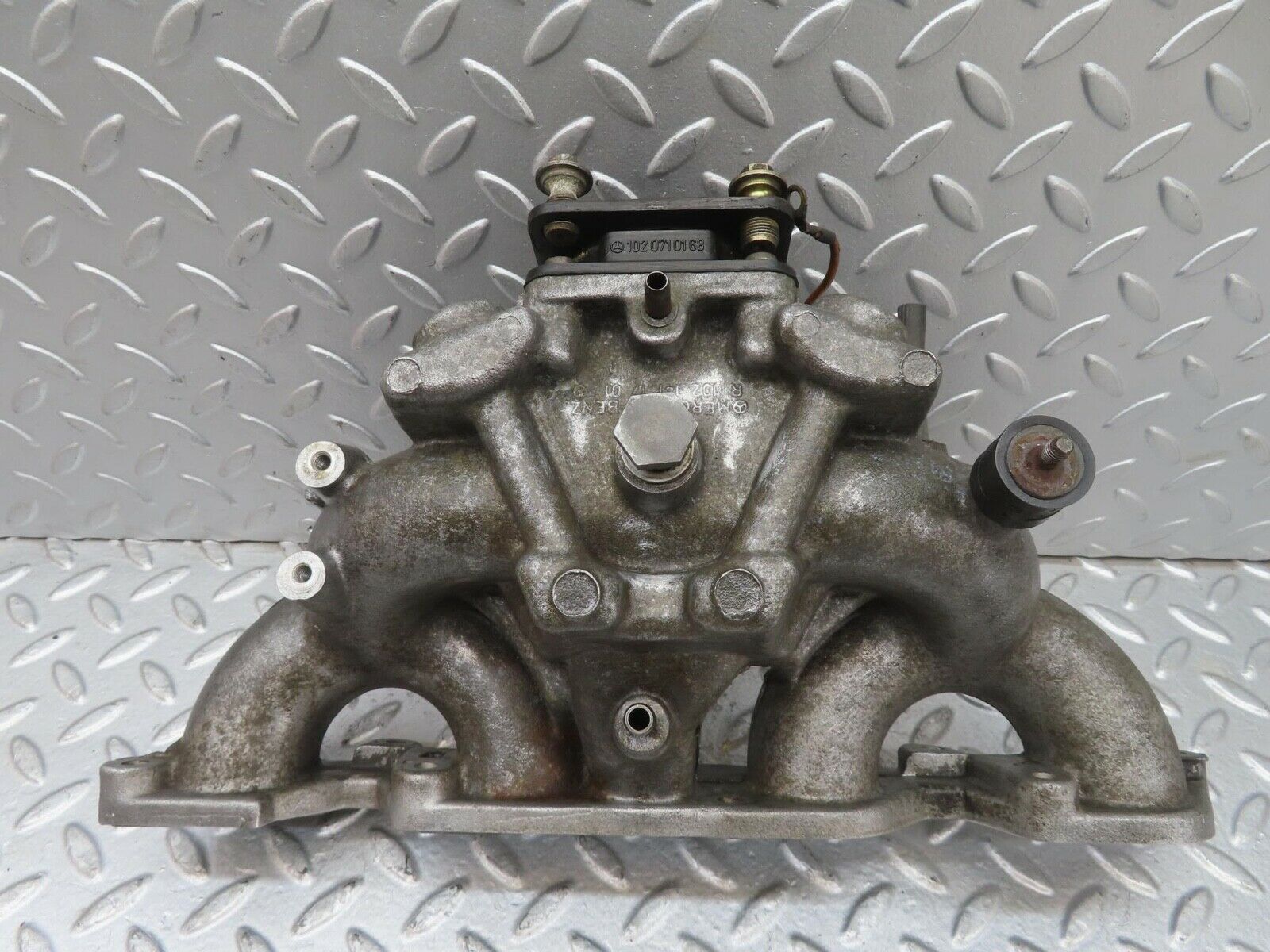 13582 Mercedes-Benz W123 200 Intake Manifold 1021411701