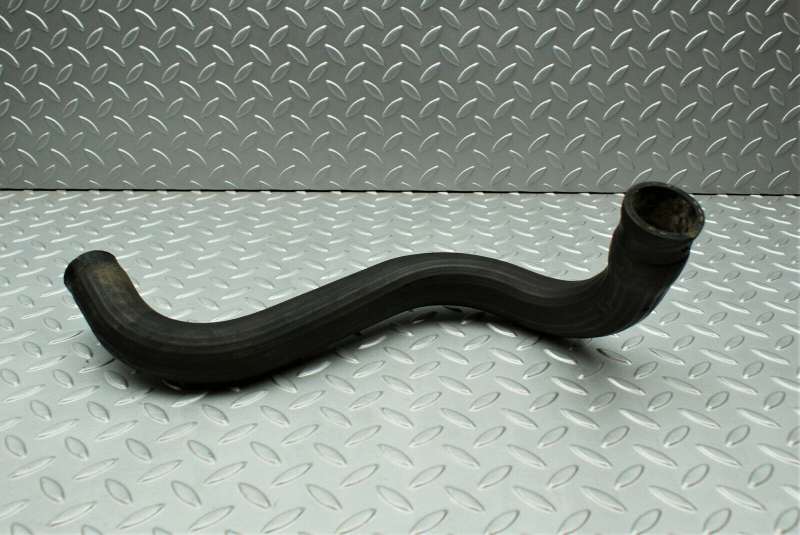 3223 Mercedes-Benz W115 220D Radiator Hose Lower Coolant Hose 1155011882