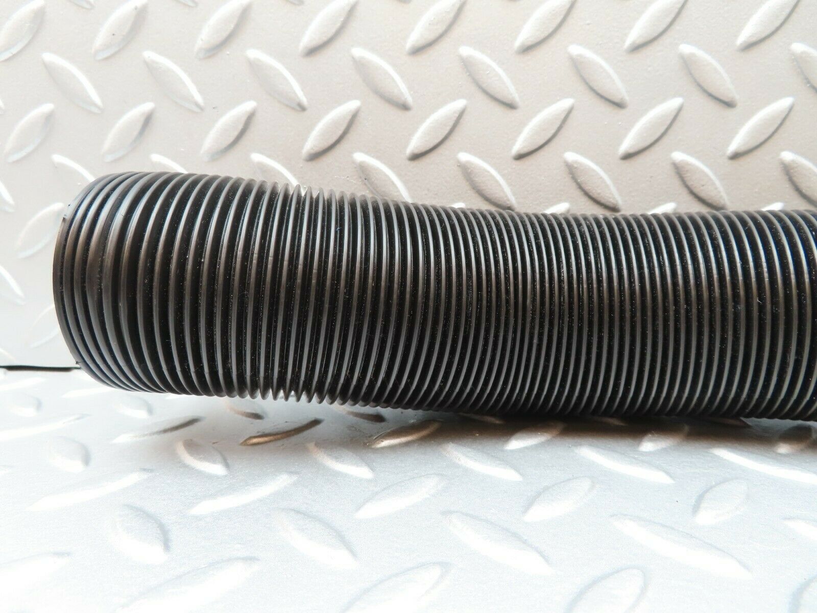 3731 Mercedes-Benz S123 200T Wagon Heater Pipe Air Pipe