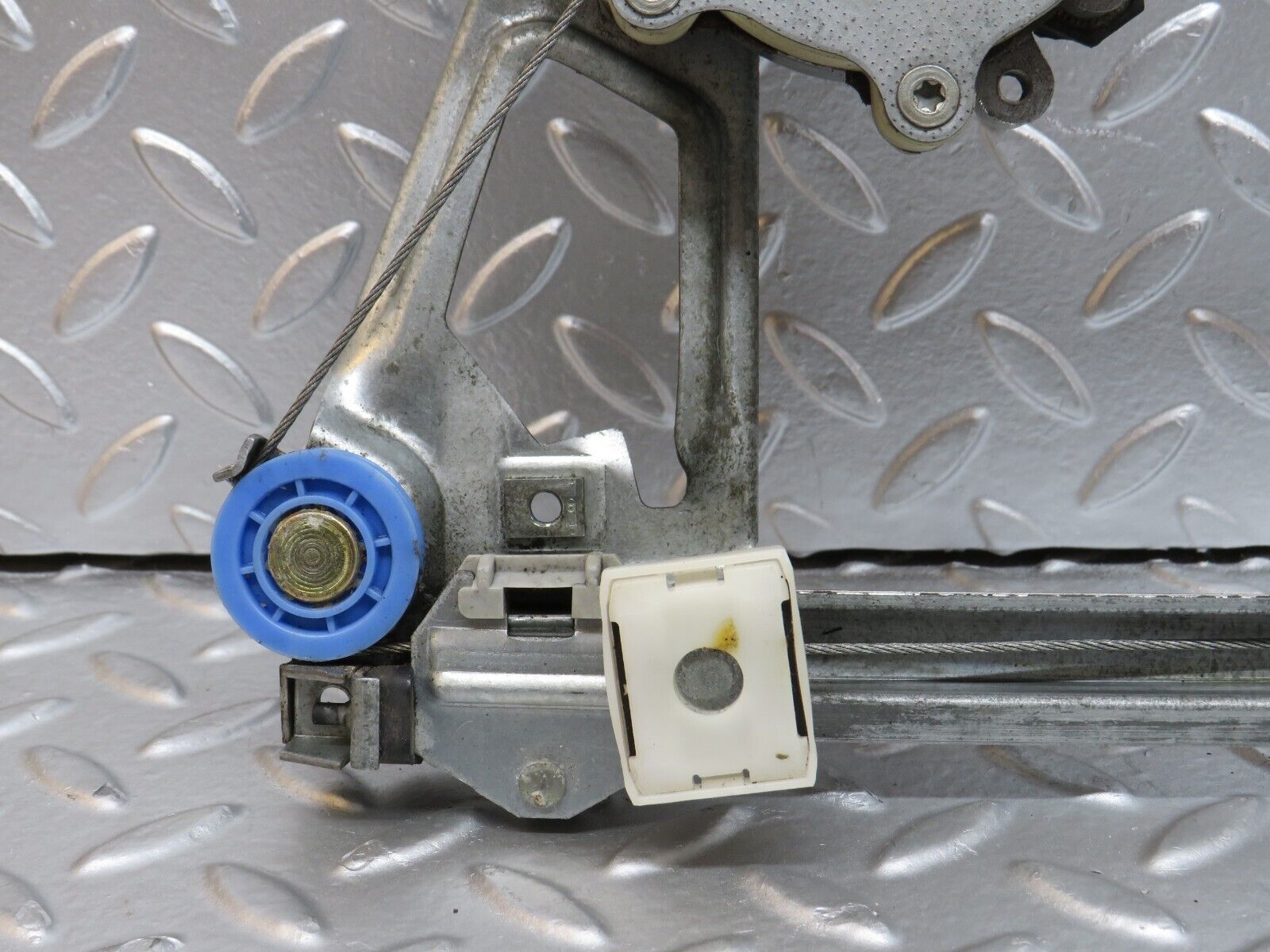 29287 Mercedes-Benz W124 230E Rear Left Power Window Regulator With Motor 774.30009/04