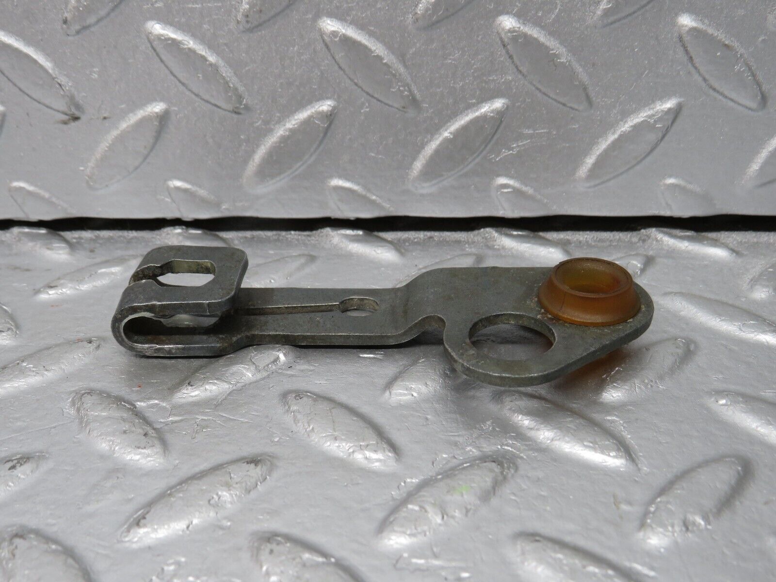 39707 Mercedes-Benz R129 320SL Coupe Automatic Gearbox Linkage Bracket