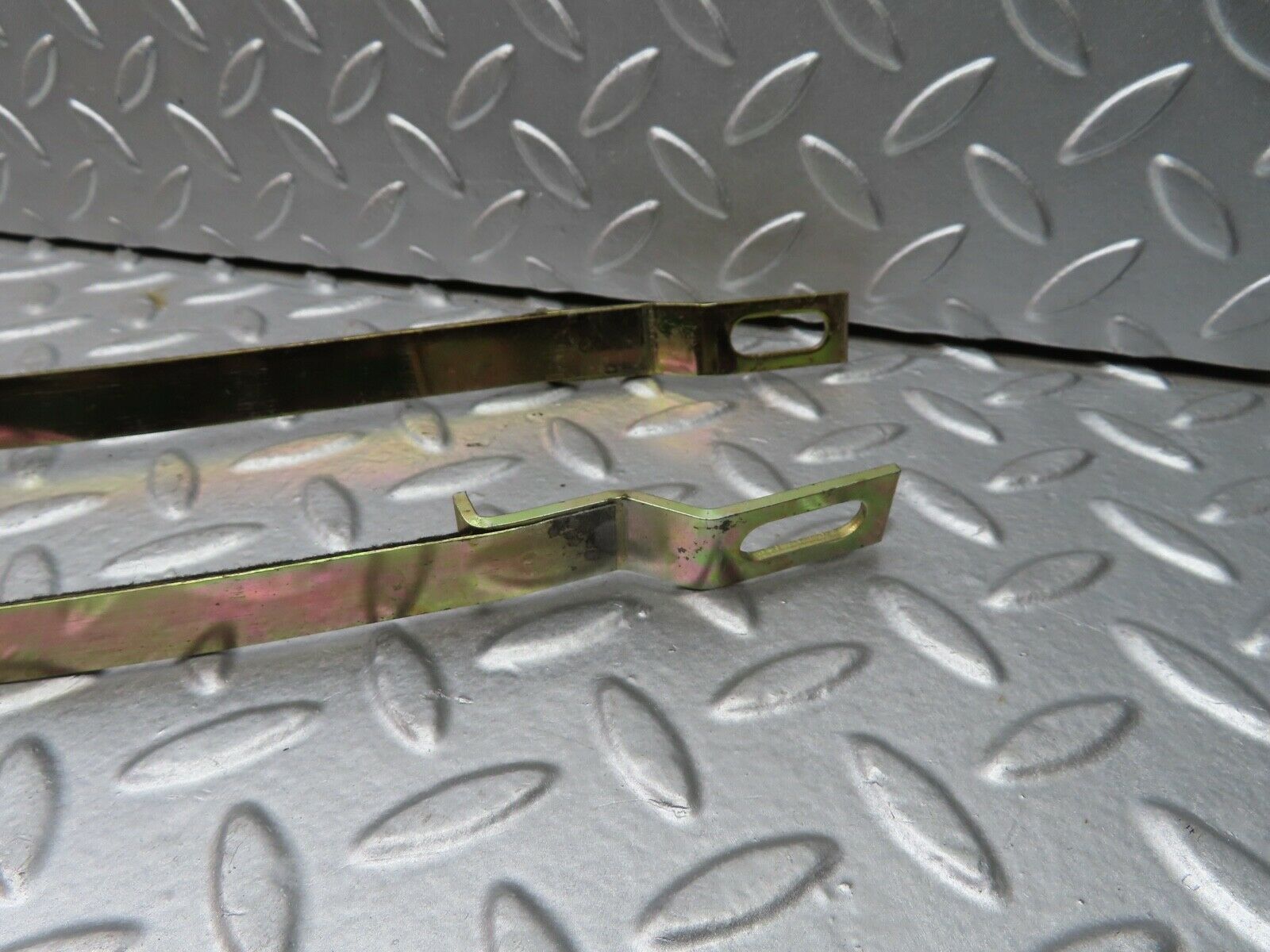 21333 Mercedes-Benz W123 230E Heater Box Holder Strap