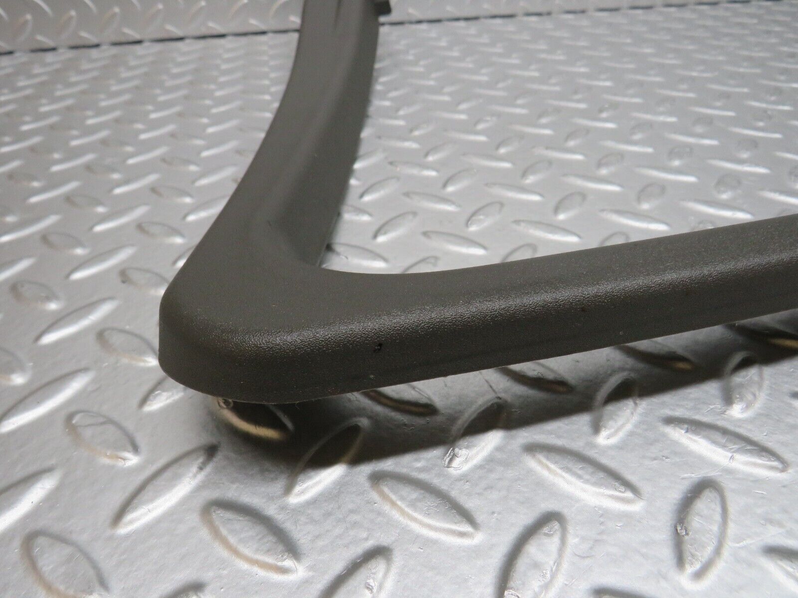 35285 Mercedes-Benz W221 Front Right Door Window Frame Trim 2217250271