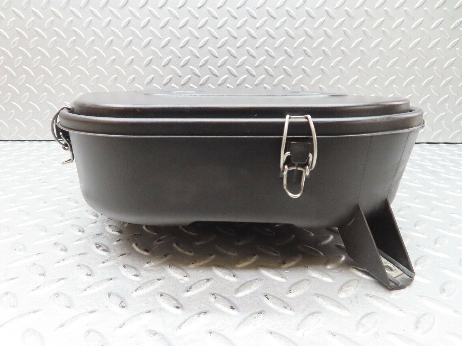 17235 Mercedes-Benz R129 300SL Coupe Air Filter Housing 0160946602