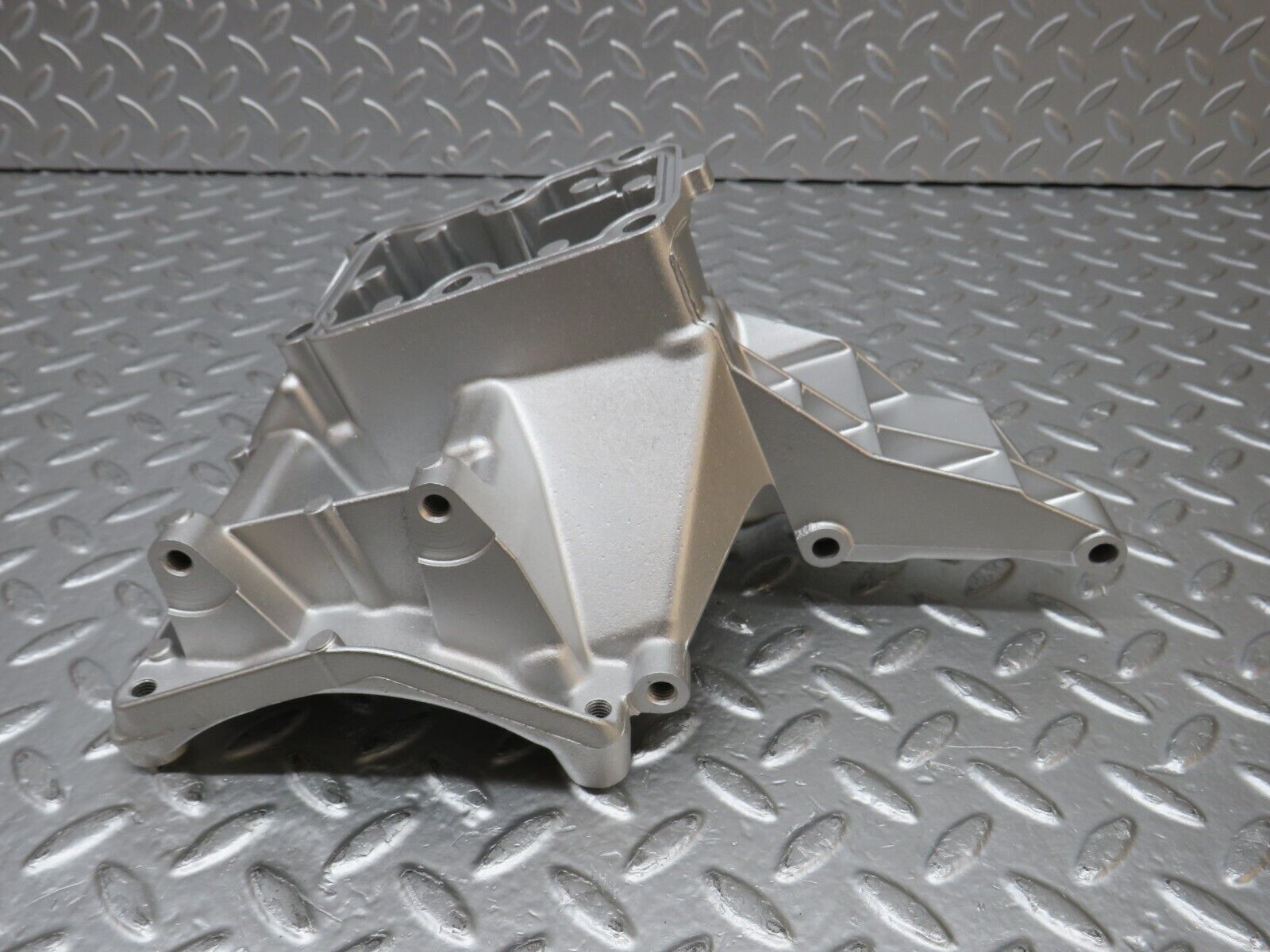 31428 Mercedes-Benz S124 220TE Wagon Power Steering Pump Bracket 1111310535