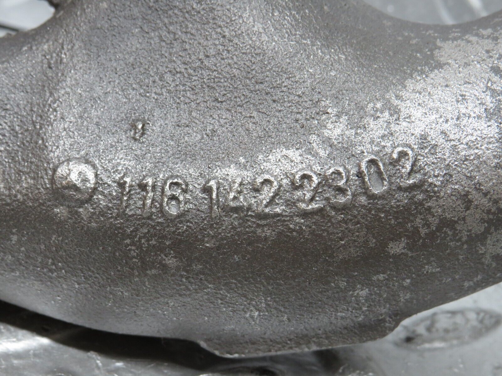 33111 Mercedes-Benz W126 380 V8 Exhaust Manifold Left 1161422302 1161422902