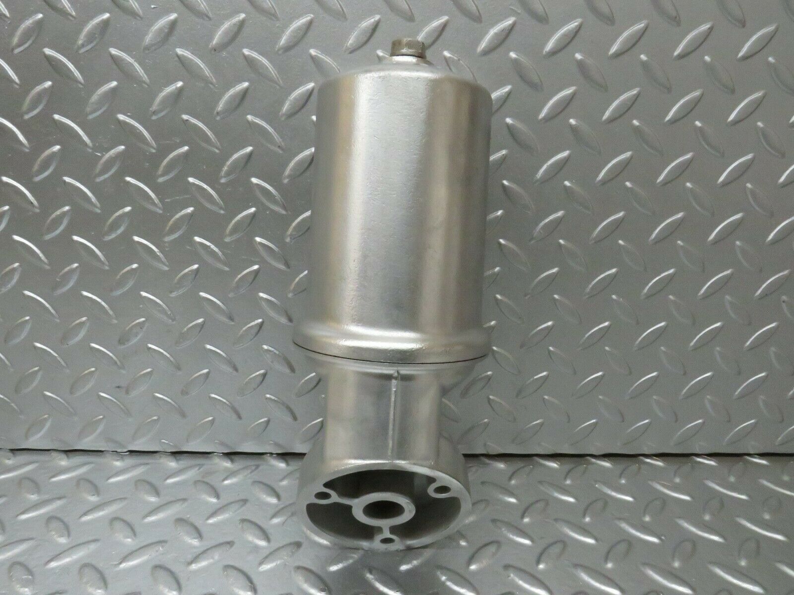 23896 Mercedes-Benz C107 450SLC Coupe Oil Filter Housing 1161840309