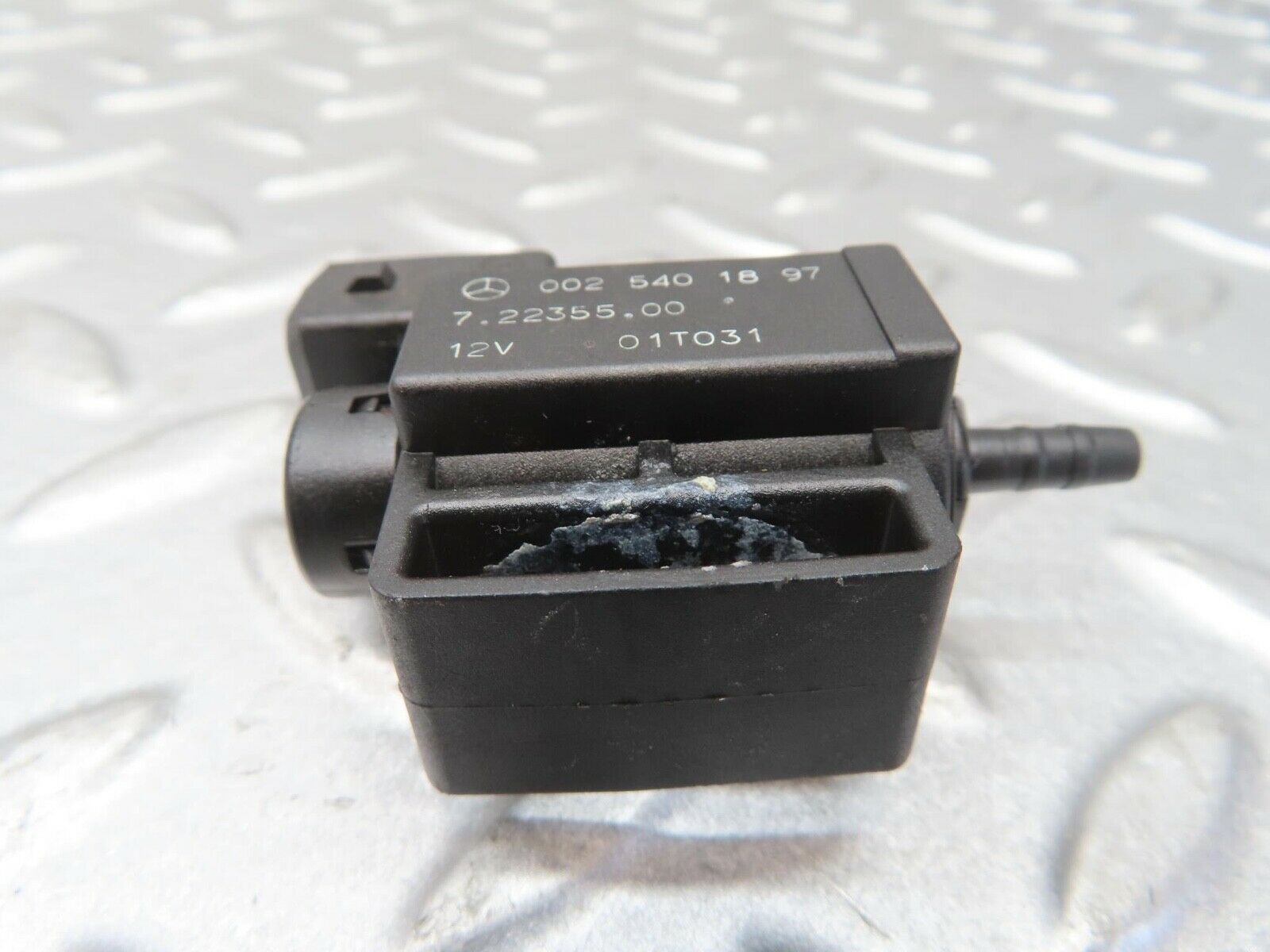 13407 Mercedes-Benz W220 S430 Vacuum Valve Pierburg 0025401897