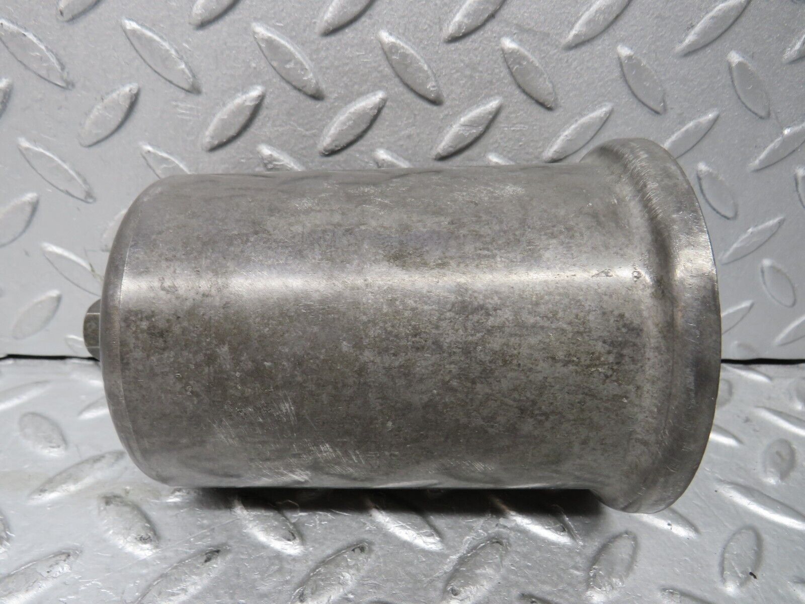 37644 Mercedes-Benz W109 300SEL Oil Filter Housing