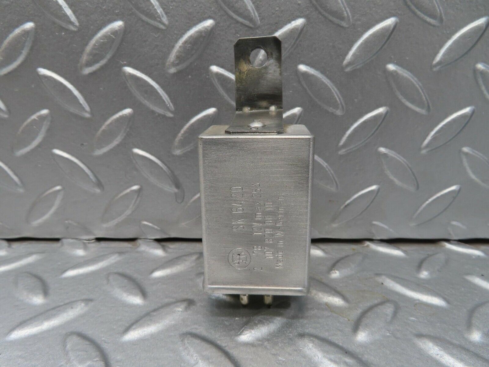 14018 Mercedes-Benz C107 280SLC Rear Heated Window Relay 1078200010