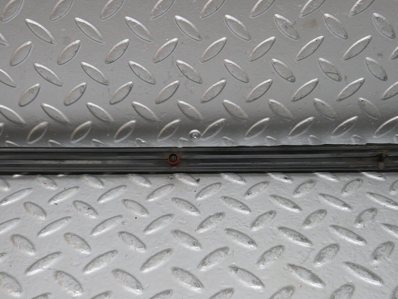 27960 Mercedes-Benz W123 280E Front Left Fender Wing Centre Moulding Trim