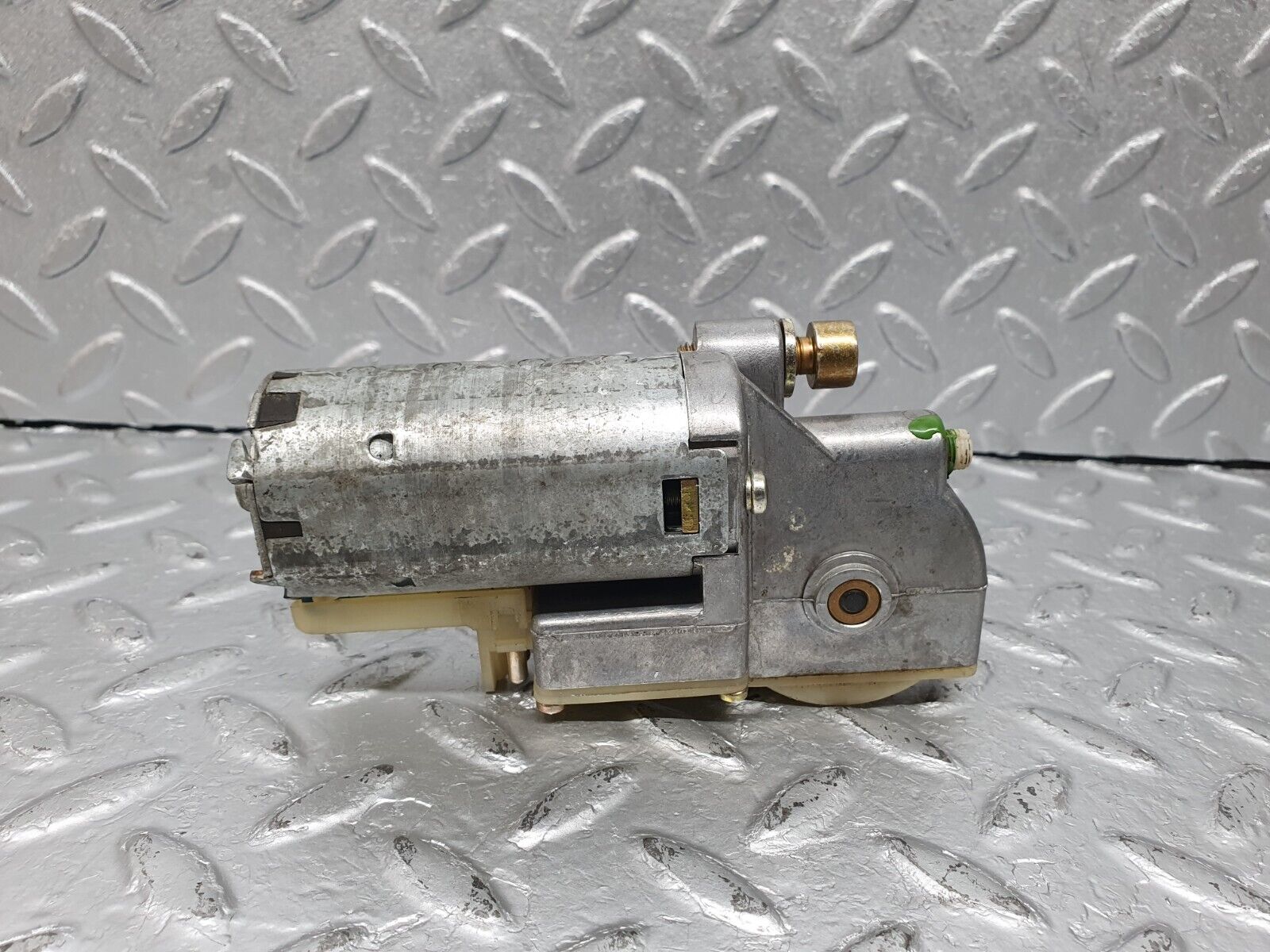 41004 Mercedes-Benz W126 300SE Steering Column Adjustment Motor 1264600425