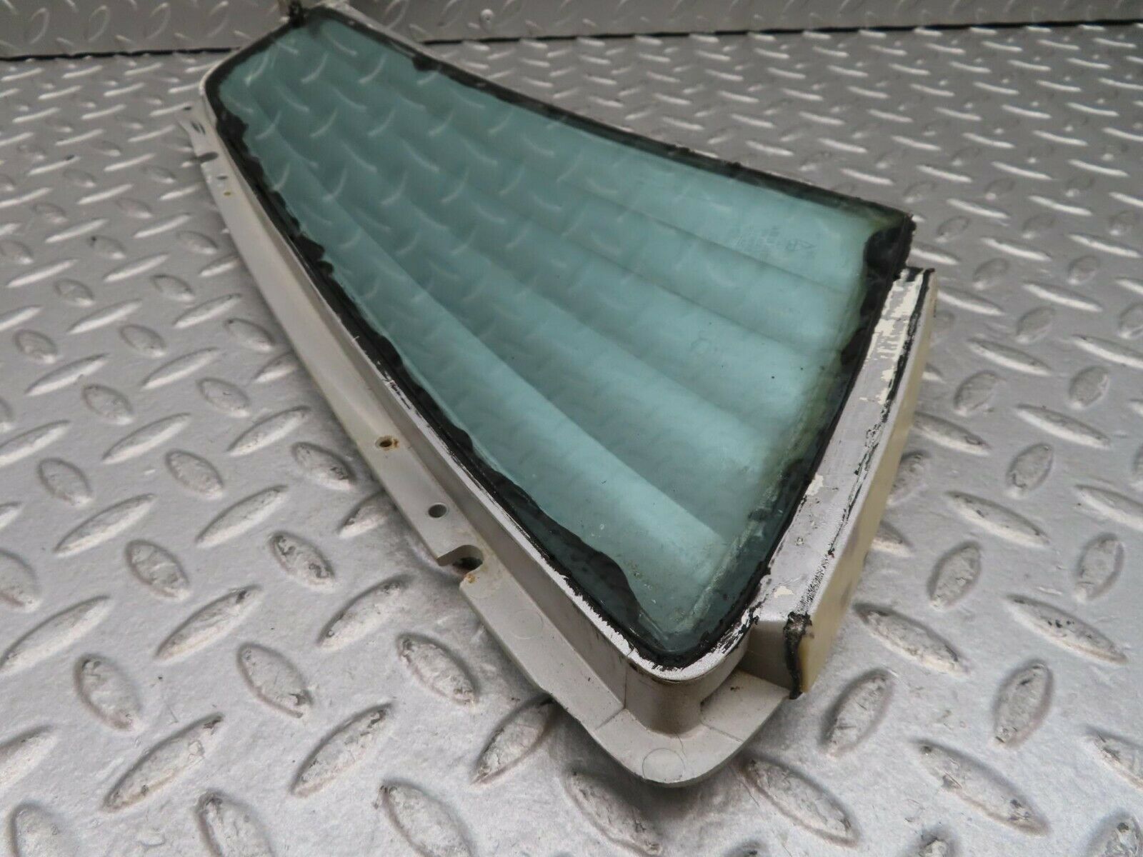 16586 Mercedes-Benz C107 380SLC Side Window Louvre Rear Left