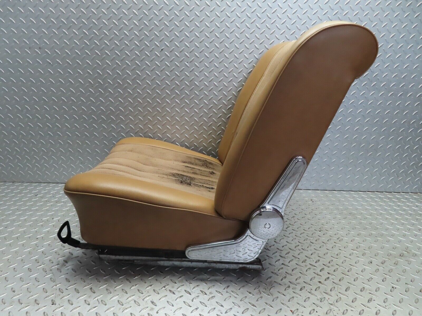 20218 Mercedes-Benz W114 280CE Coupe Front Right Seat Beige