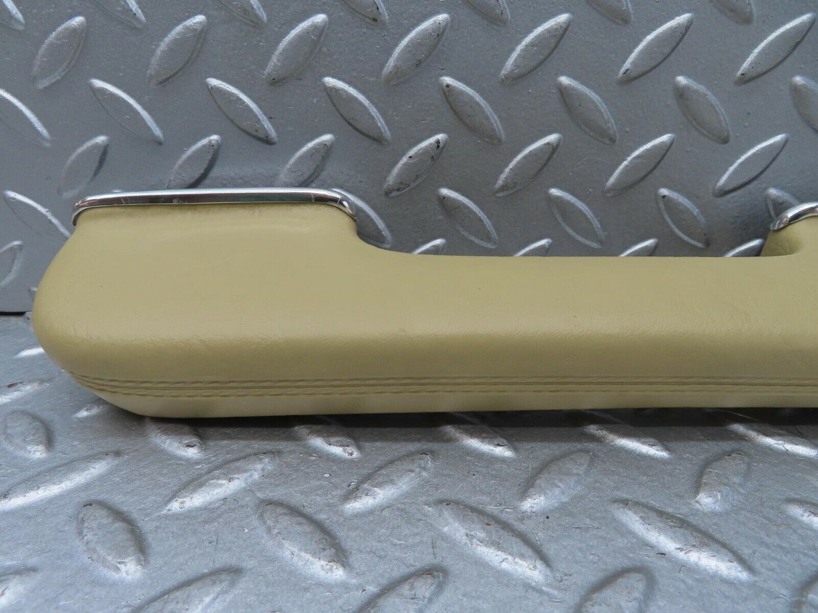 13453 Mercedes-Benz W123 200 Interior Door Handle Front Left Cream 1239701701