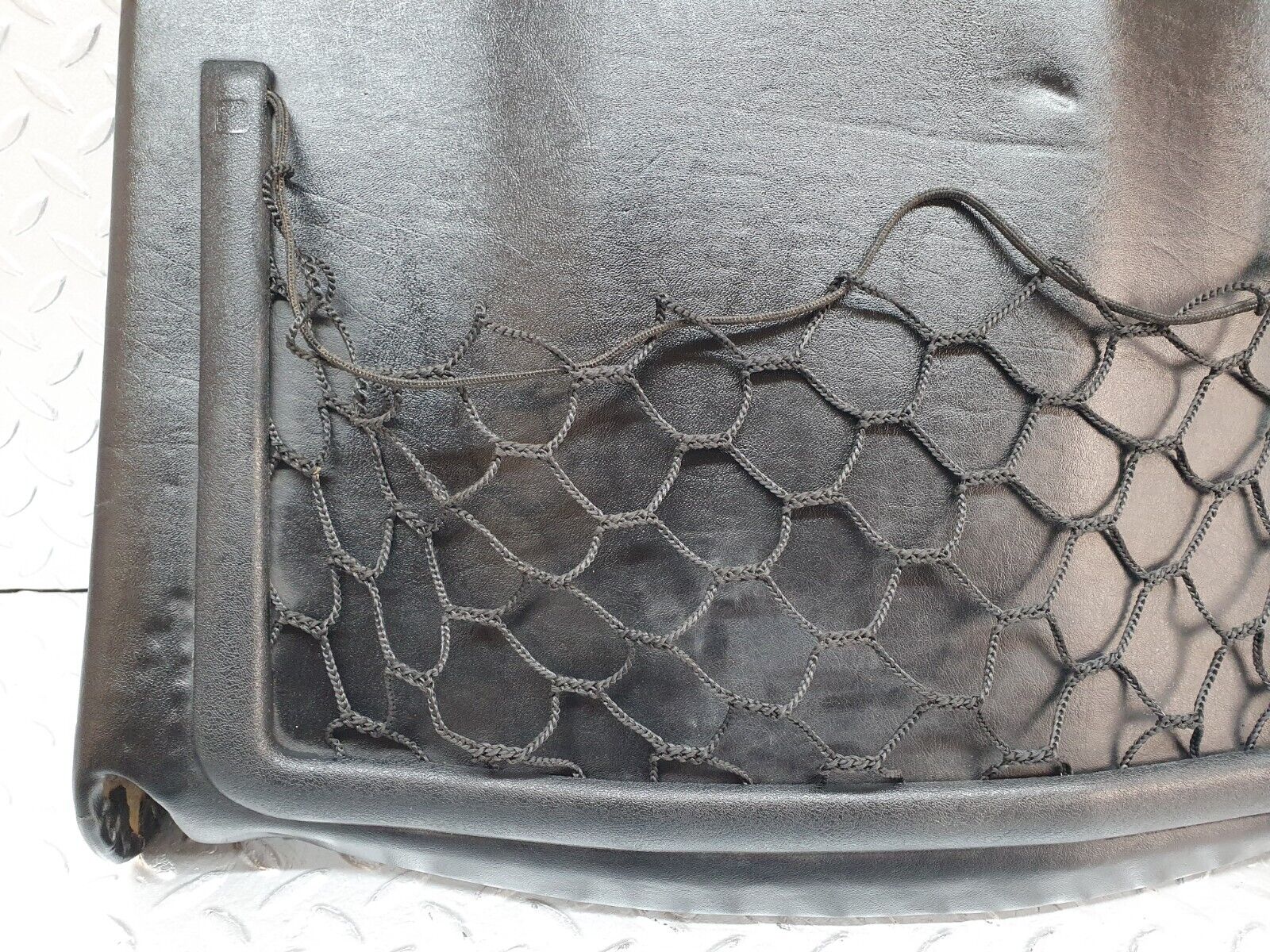 40806 Mercedes-Benz W123 300D Front Right Seat Rear Cover Black