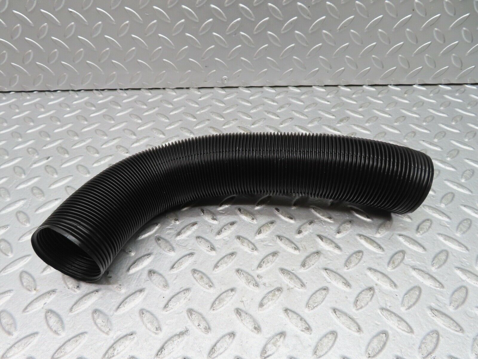 17079 Mercedes-Benz C107 380SLC Air Duct Pipe