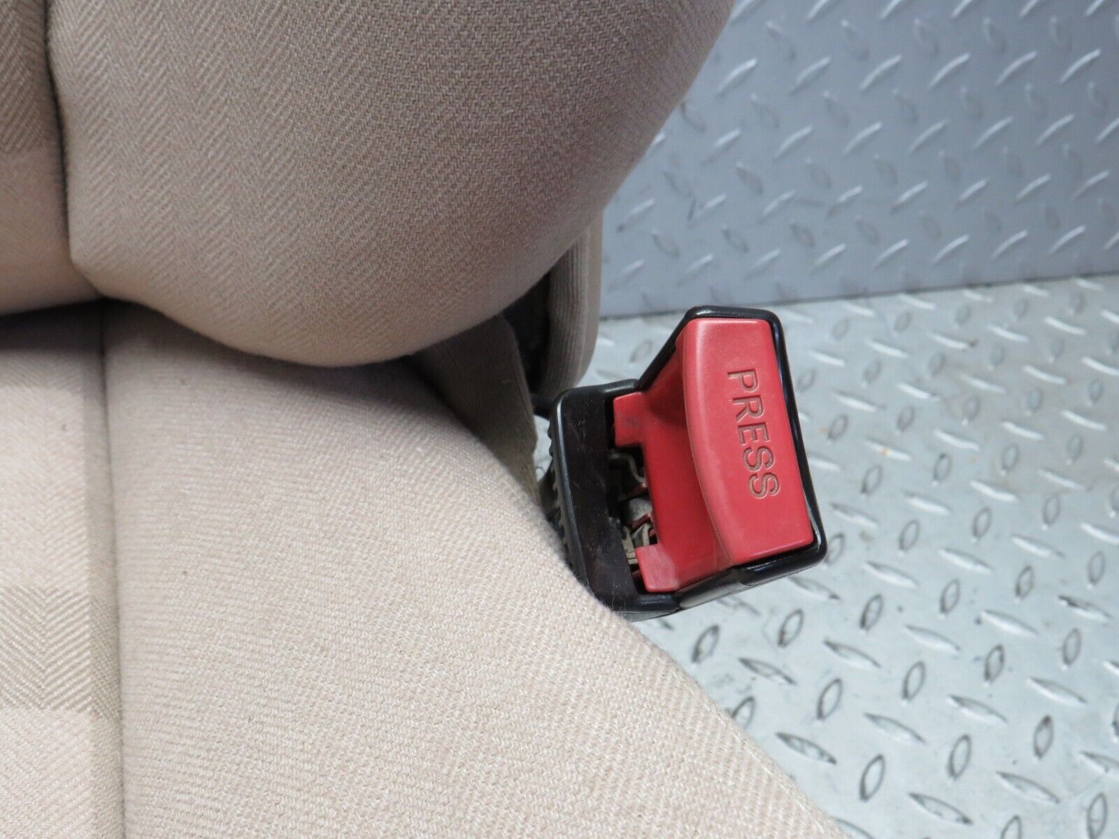 38319 Mercedes-Benz R129 280SL Coupe Electric Front Right Seat Beige