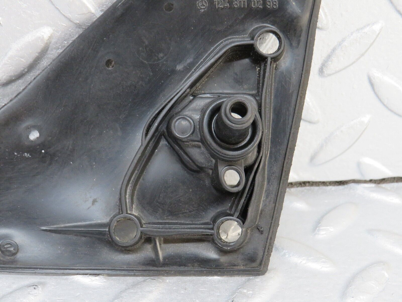 36738 Mercedes-Benz W201 190E 2.0L Wing Mirror Rubber Seal Right 1248110298