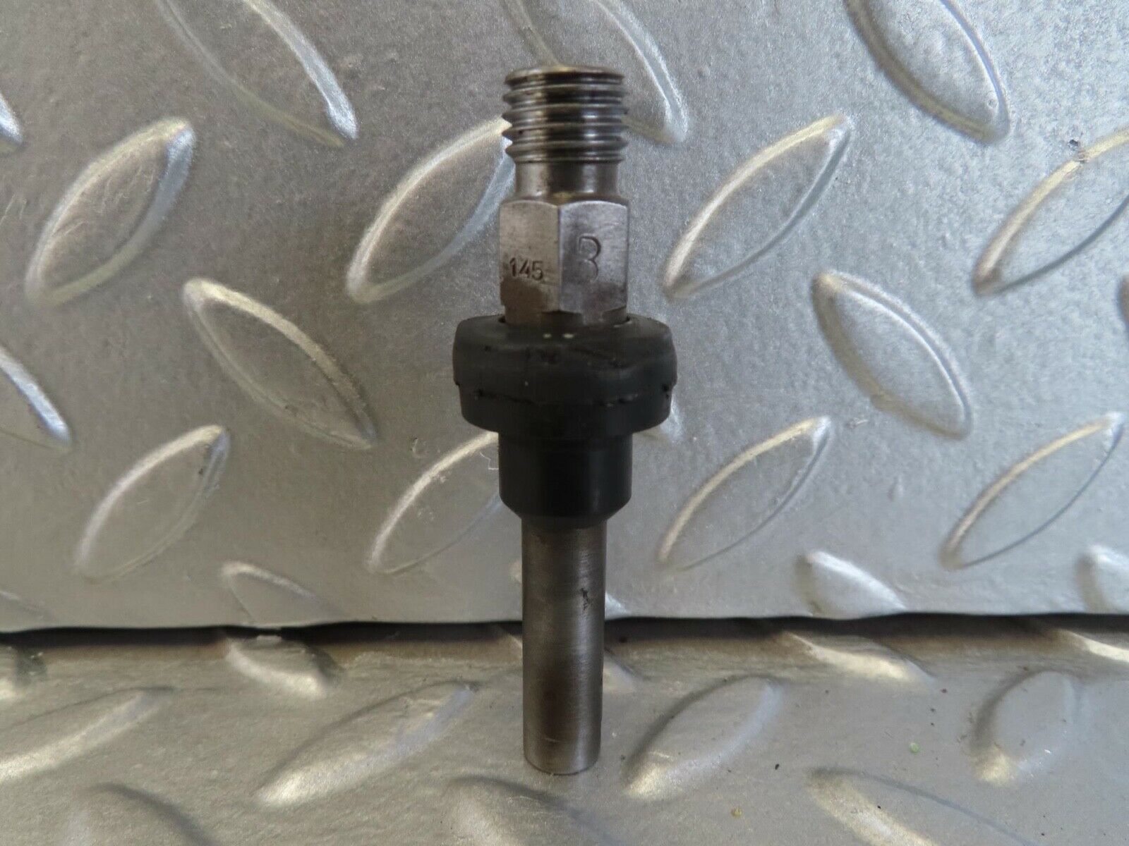 14032 Mercedes-Benz C107 280SLC Fuel Injector Bosch 0437502010