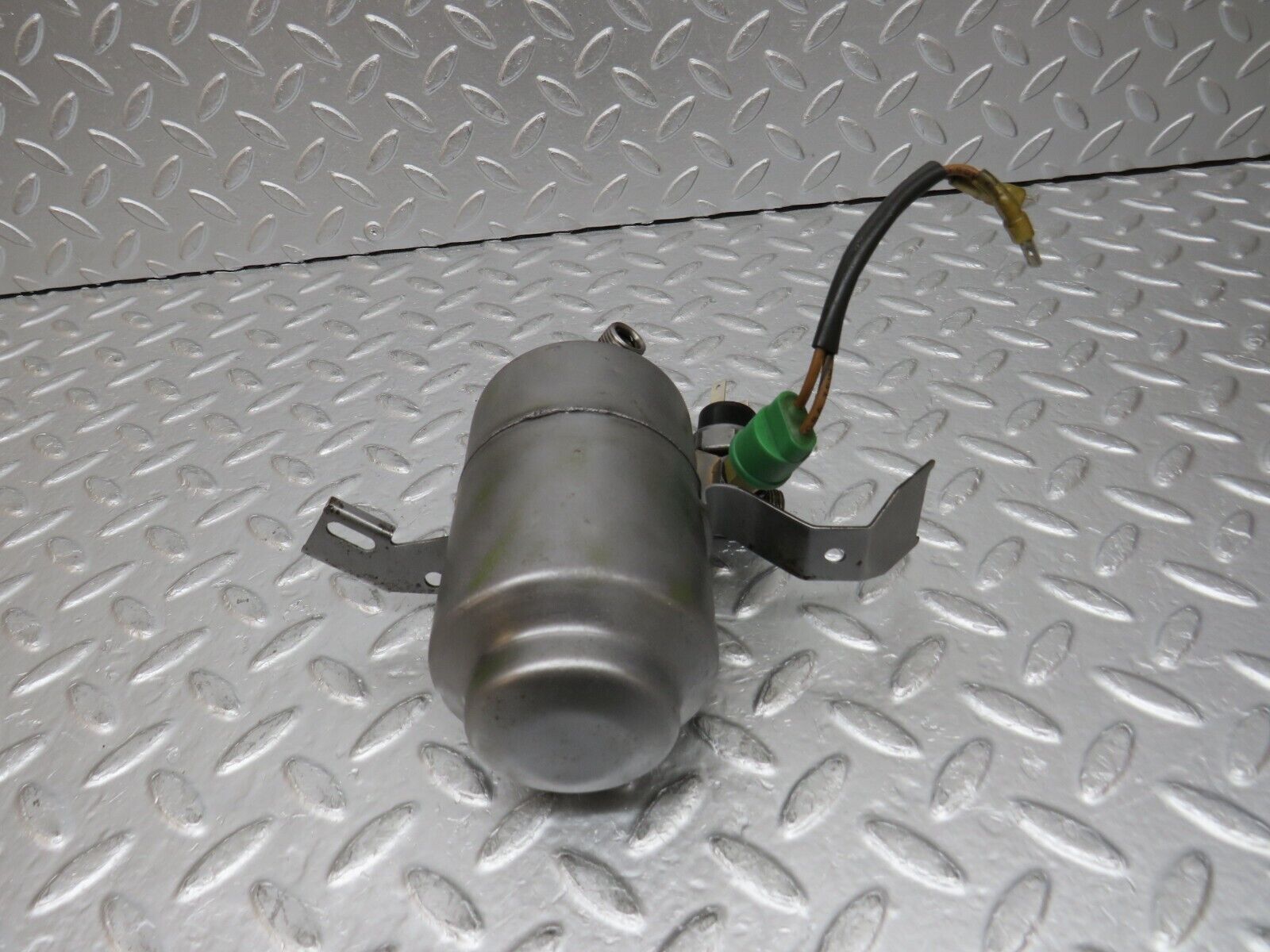 32433 Mercedes-Benz S124 300TE Wagon Air Conditioning Air Dryer