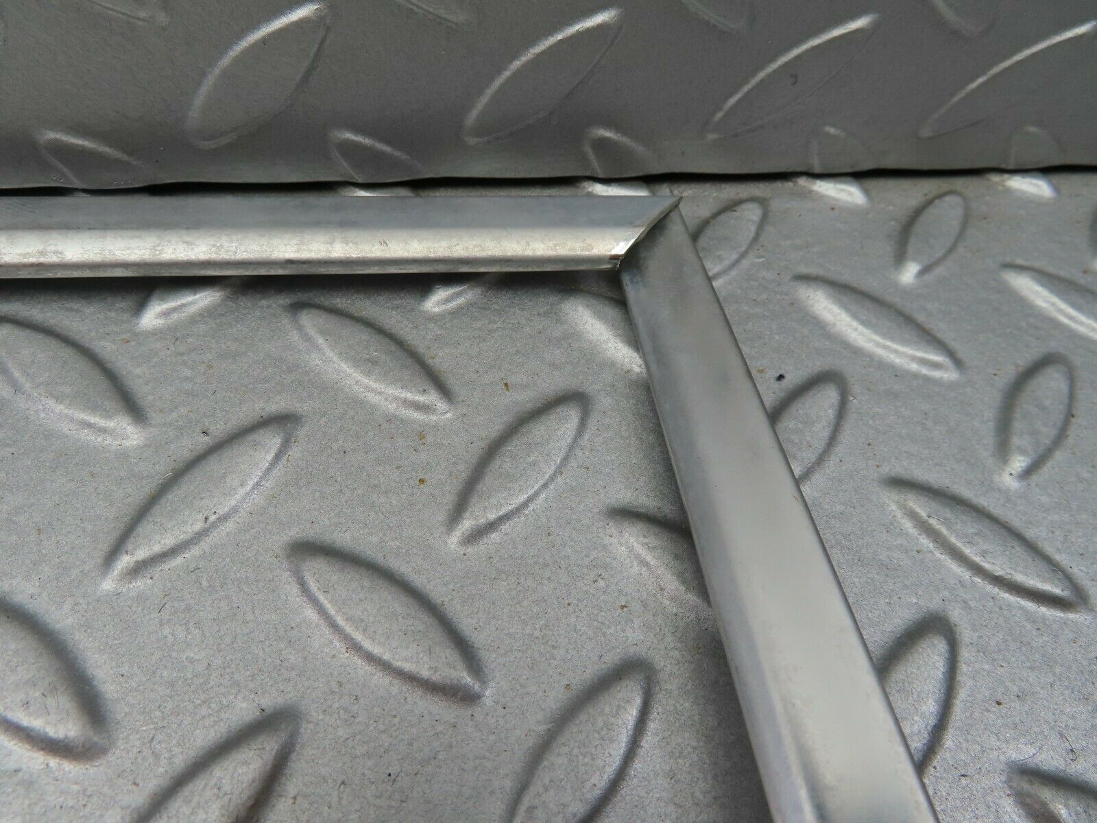 6212 Mercedes-Benz W126 380SE Door Chrome Window Frame Rear Left