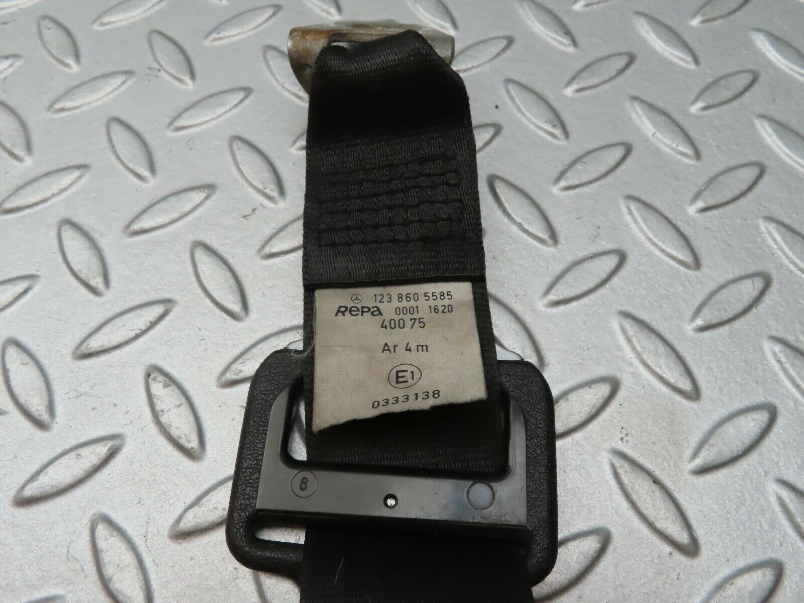 4245 Mercedes-Benz V123 240D LWB Rear Right Seat Belt 1238605585