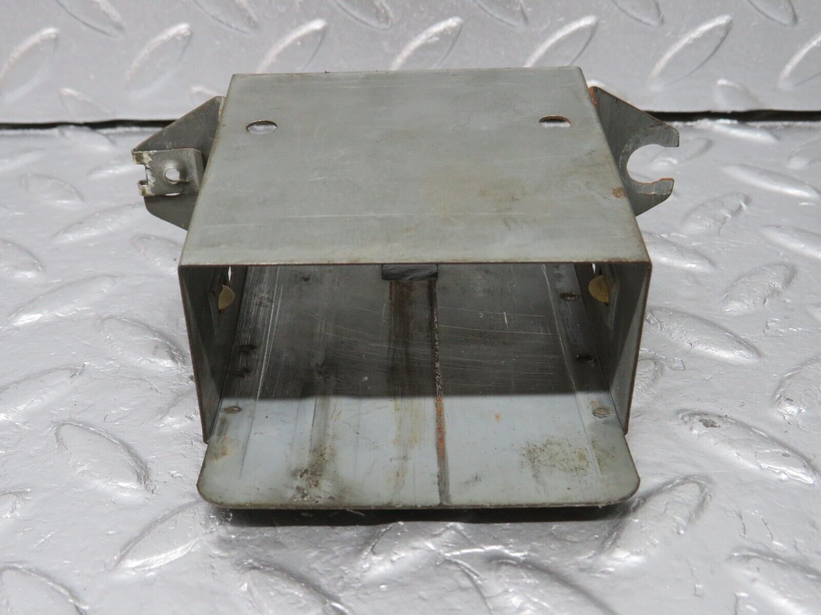 40332 Mercedes-Benz W110 230 Ashtray Frame