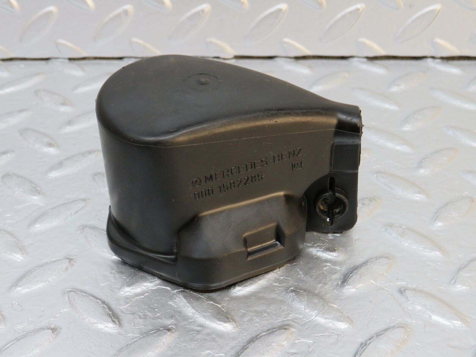 32415 Mercedes-Benz S124 300TE Wagon Ignition Coil Cover Cap 0001582285