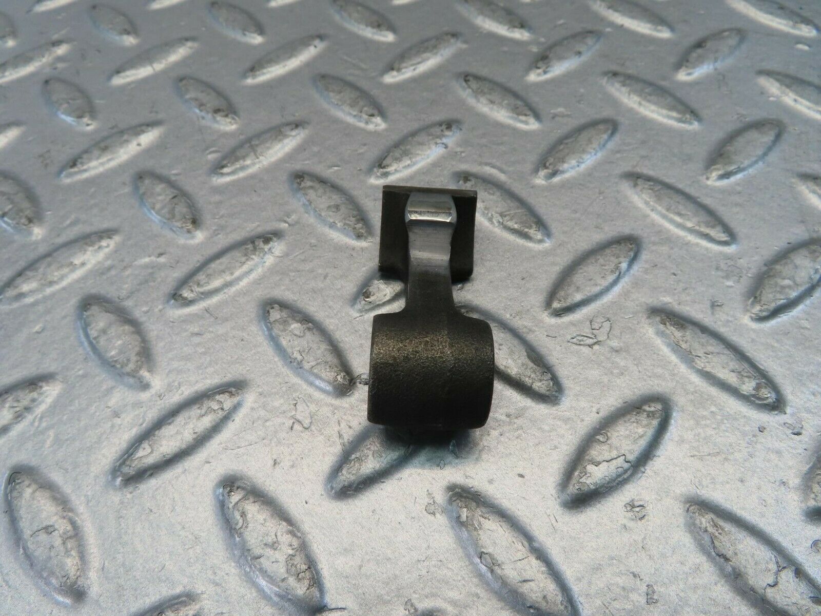 10973 Mercedes-Benz W115 220D Rocker Arm