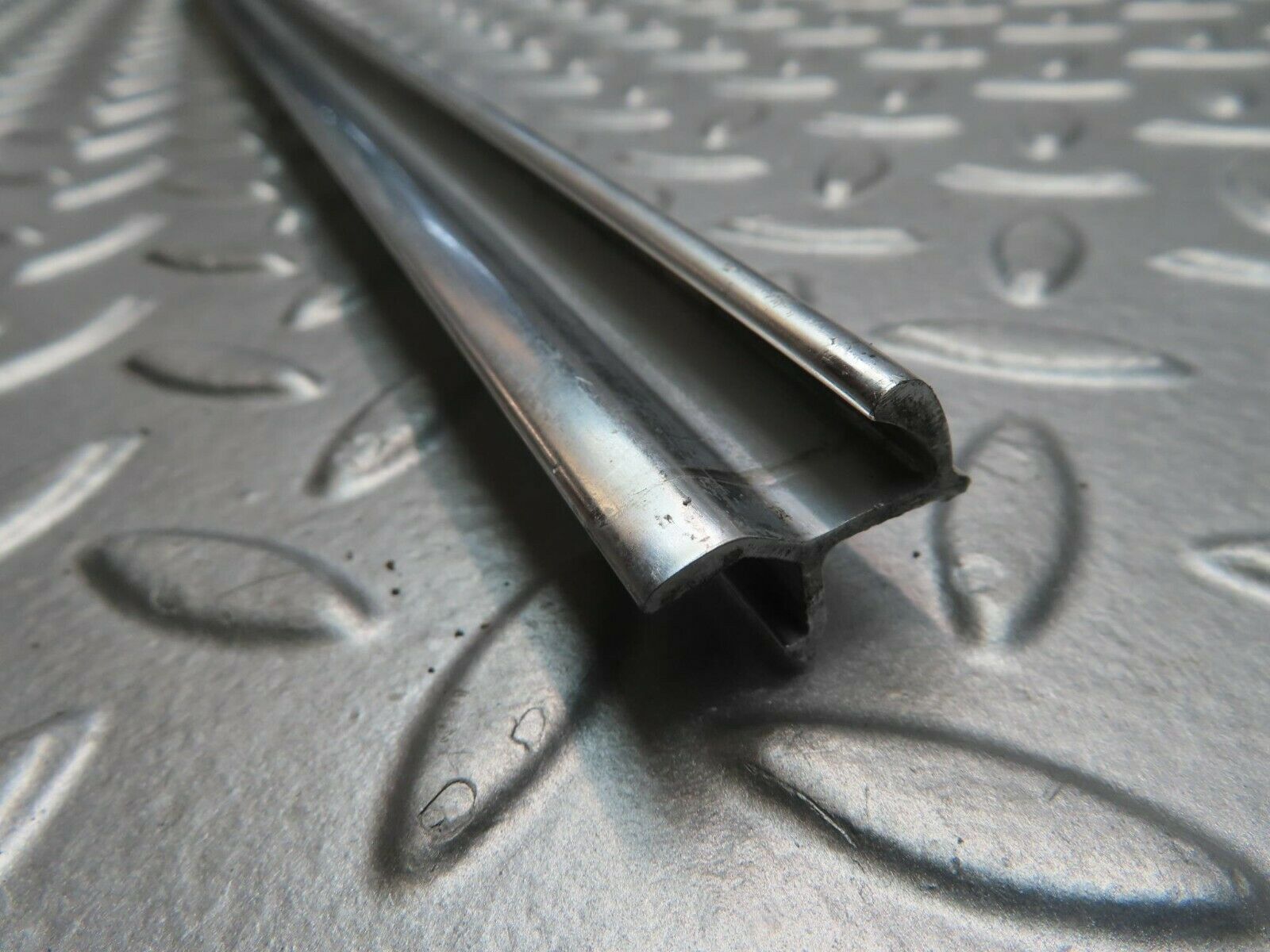 11457 Mercedes-Benz C123 230CE Coupe Rear Windscreen Chrome Frame