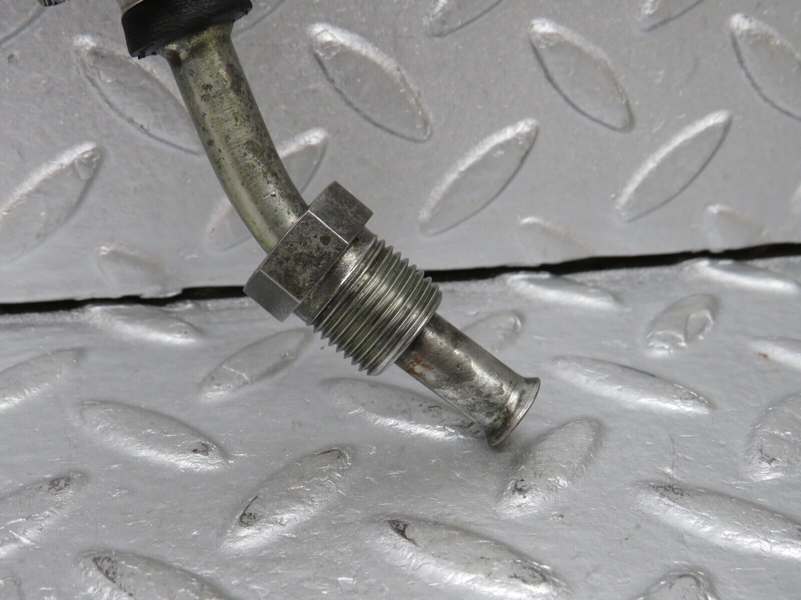 38185 Mercedes-Benz A124 320E Cabriolet Oil Cooler Hose Pipe