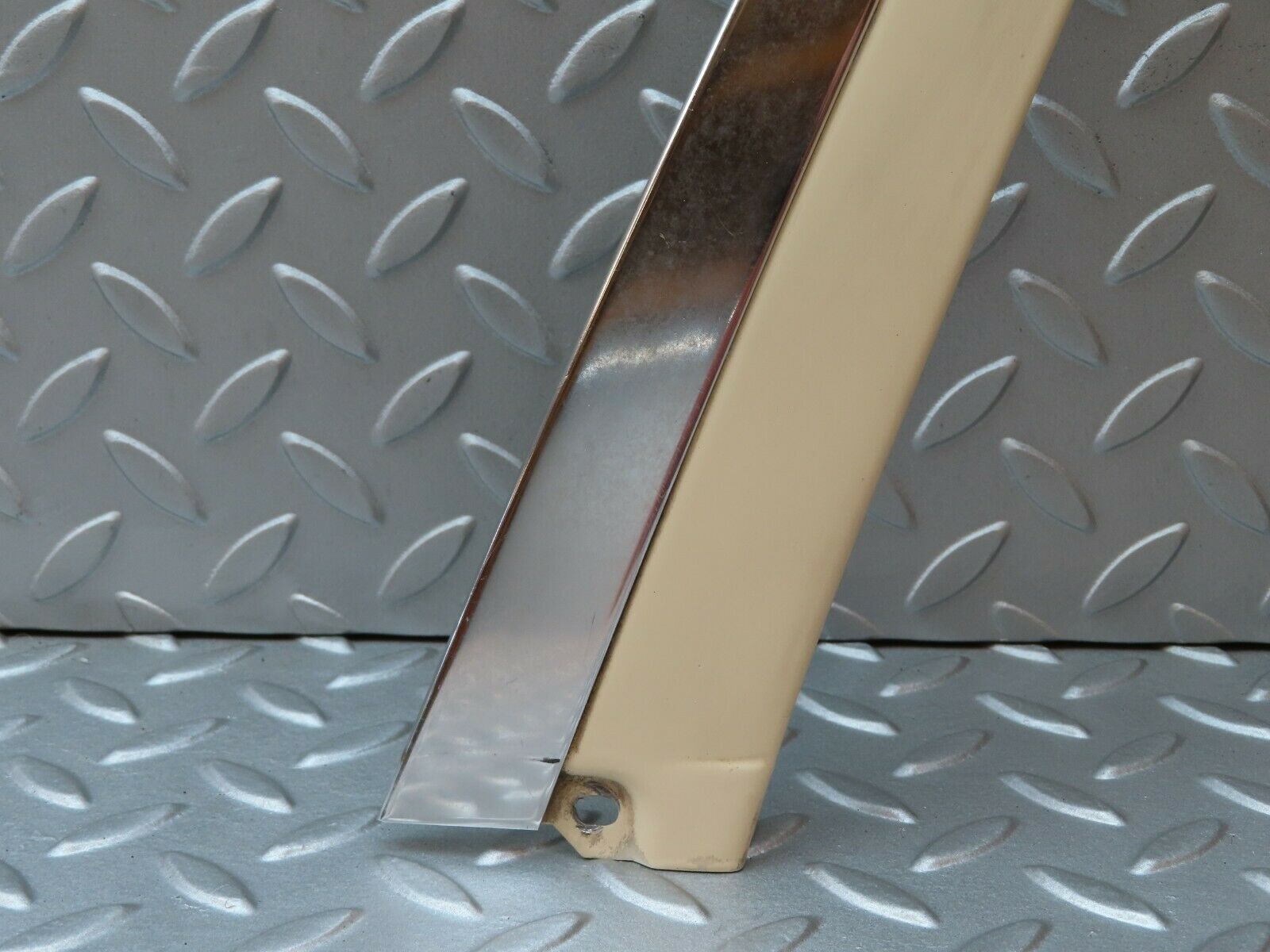 4024 Mercedes-Benz S123 200T Wagon Window Frame Rear Right