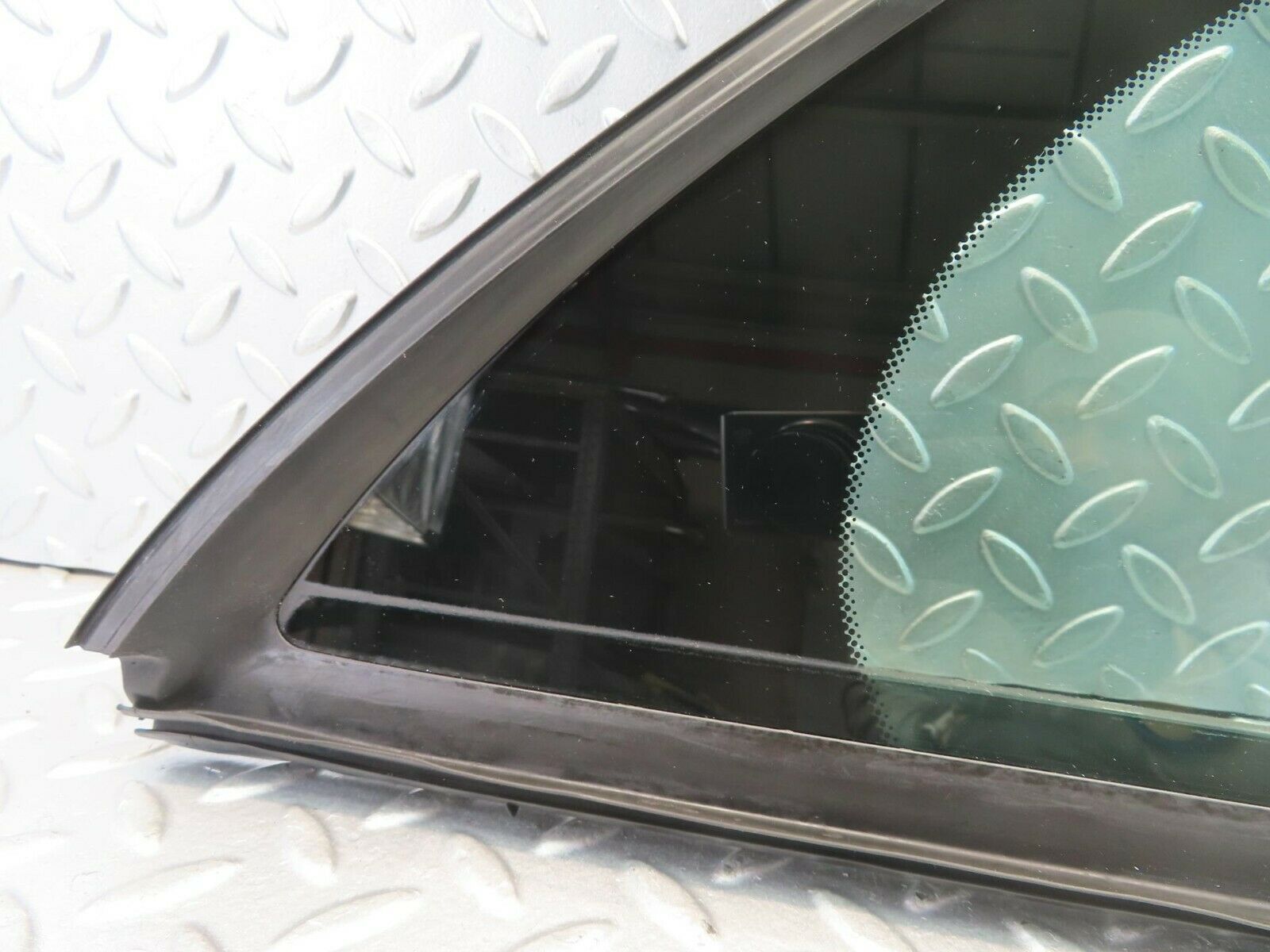 11196 Mercedes-Benz W221 S320 Rear Right Quarter Window Glass